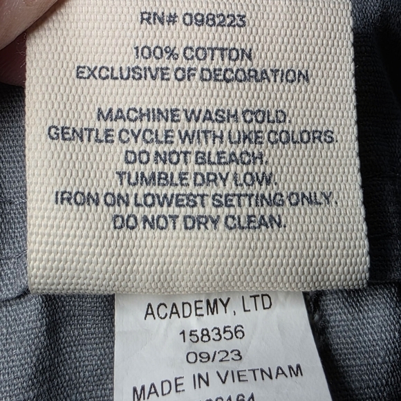 Magellan Men's Gray Cargo Shorts, Size 30W - Picture 4 of 14